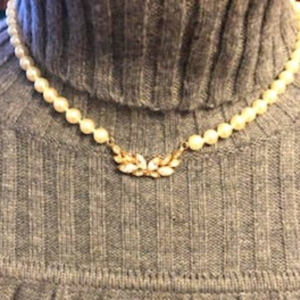 Pearl Necklace with pendant with rhinestone floral design on gold tone setting
